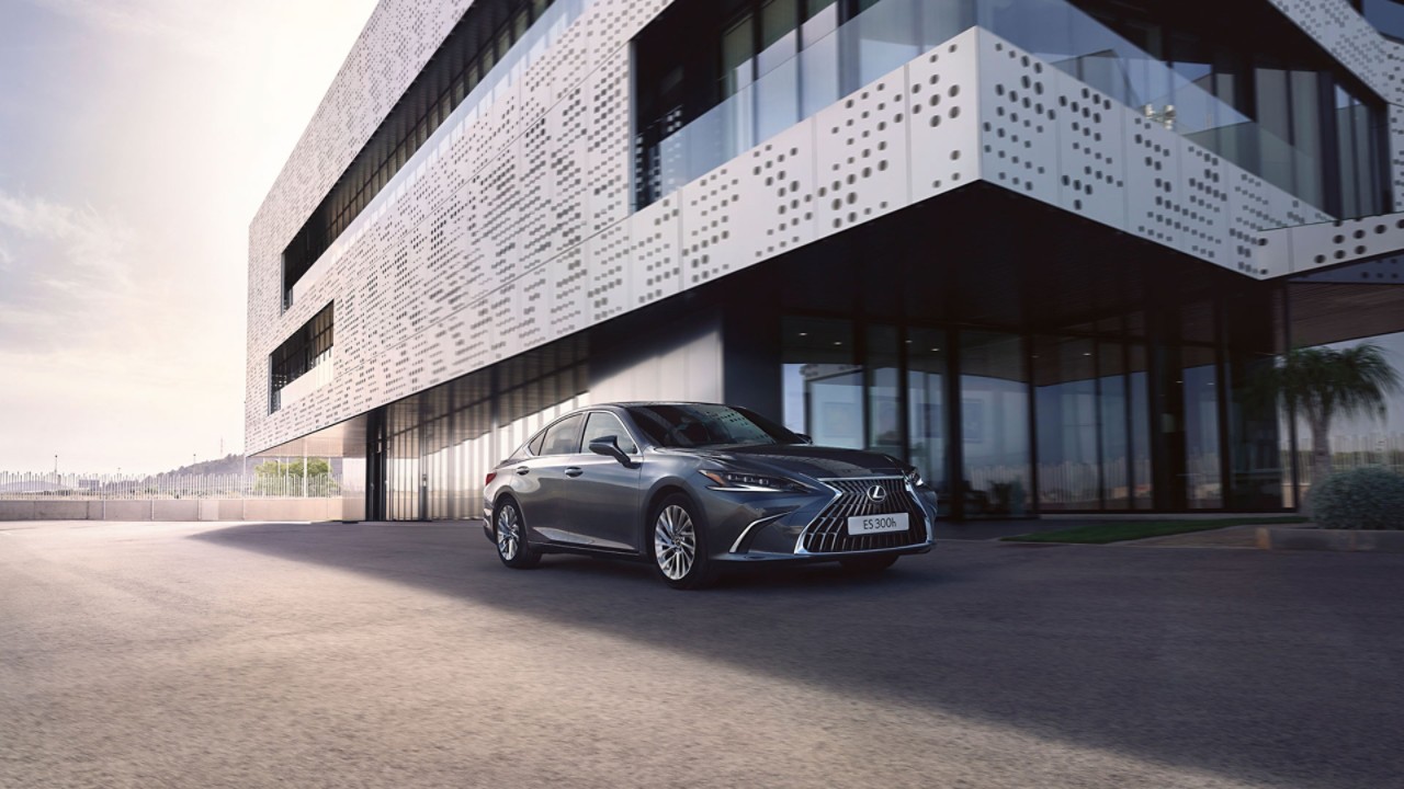 Lexus ES 300h parked outside a building