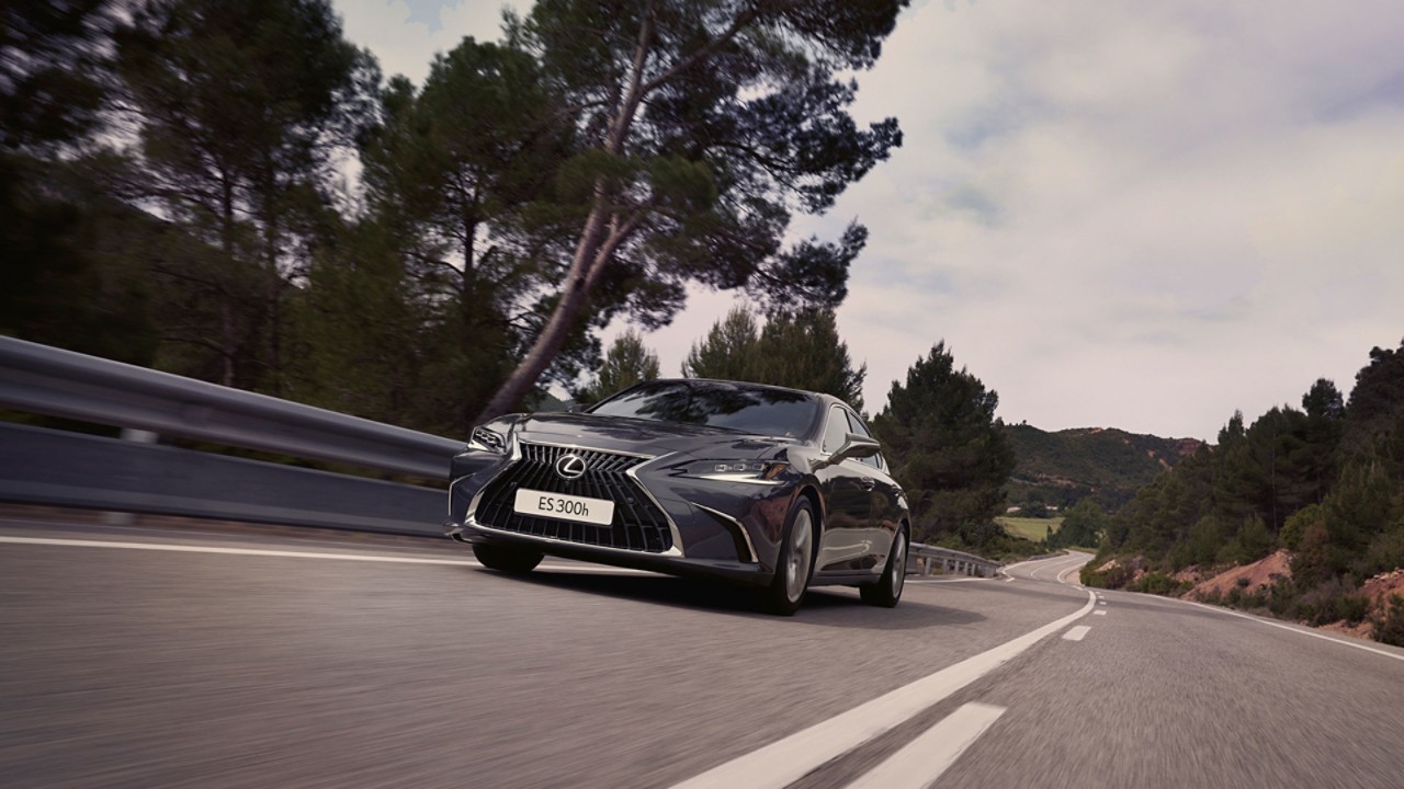 Lexus ES driving in a rural area