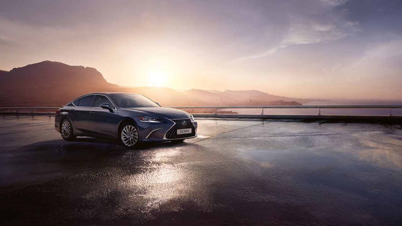 Lexus ES parked at a viewpoint